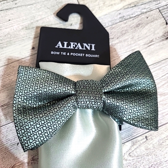 Alfani Mens Necktie 2 Pc Bow Tie Pocket Set Mint Green Jade Shade NWT Adjustable - Picture 1 of 6